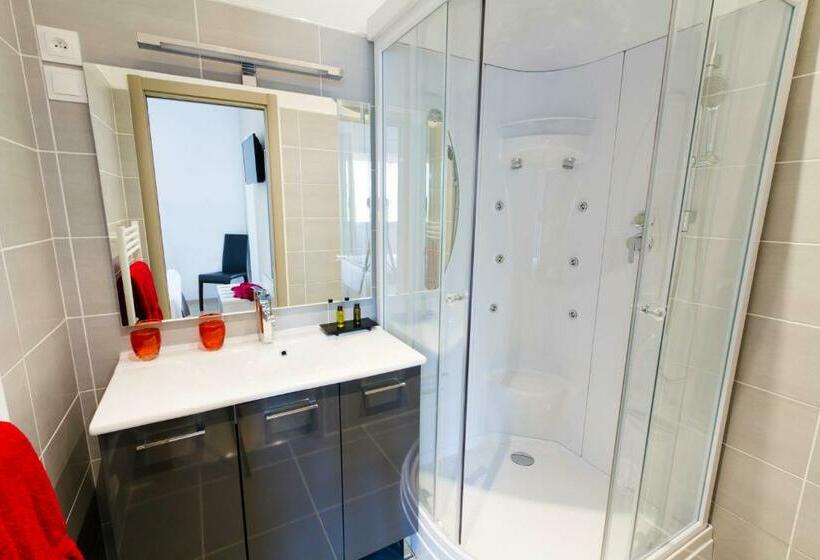 Номер Стандарт Трехместный, Hôtel Les Petits Oreillers