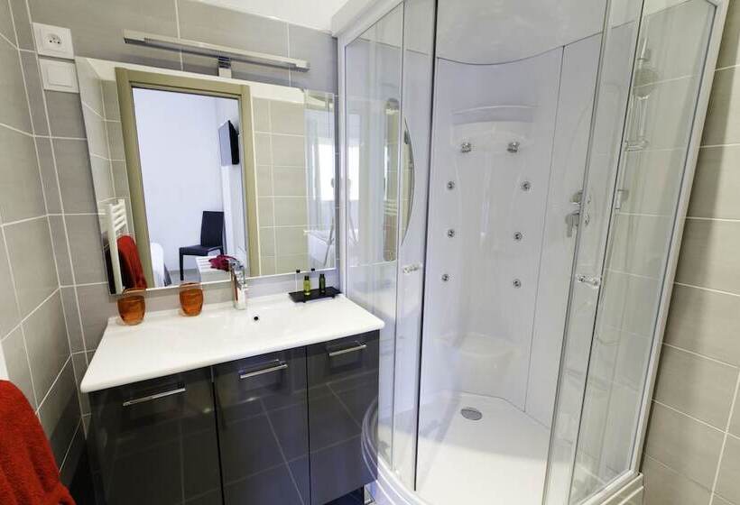 Номер Стандарт Трехместный, Hôtel Les Petits Oreillers