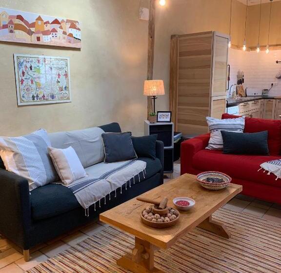 Апартаменты 1 Спальня с Балконом, Repos à Ribérac B&b