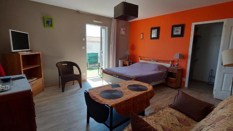 Номер Стандарт с Террасой, Chambre D'hôte Fleur De Potager