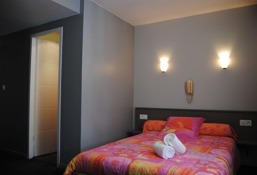 Номер Стандарт, Logis Hotel Castel De Mirambel