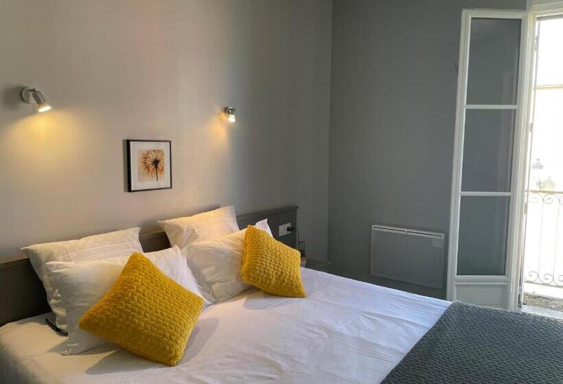 Номер Стандарт, Logis Hotel Castel De Mirambel