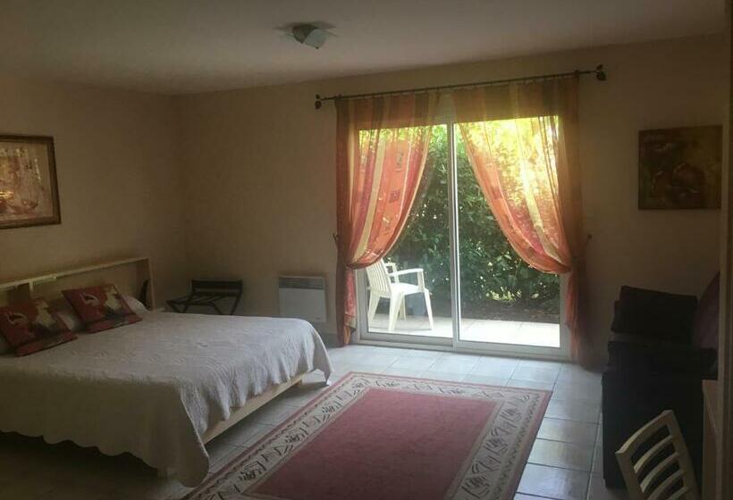 Номер Стандарт, Chambres D Hotes La Coloniale
