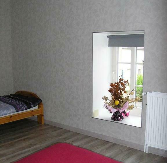 غرفة قياسية, Les Chambres D'eponine