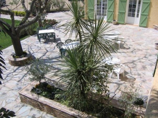 Номер Стандарт, Auberge Les Oliviers
