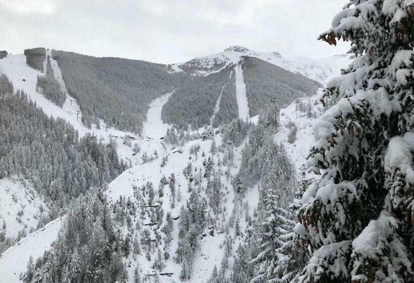 غرفة قياسية مزودة بتراس مطلة على الجبل, Hôtel Le Blainon