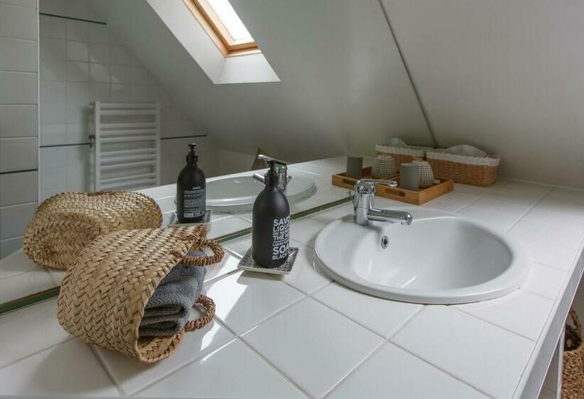 Люкс Семейный 2 Спальни, Le Clos Poulain Petits Gîtes De Charme Et Chambres D Hôtes Familiales Au Calme Proche Bayeux Et Des