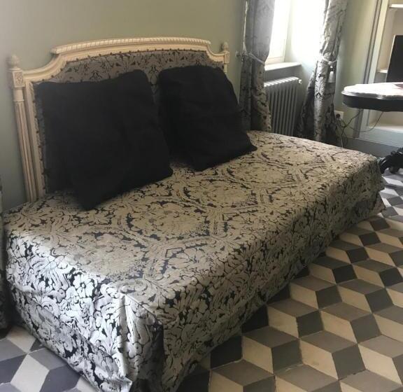 חדר דלוקס לשלושה, Le Chai De Marguerite