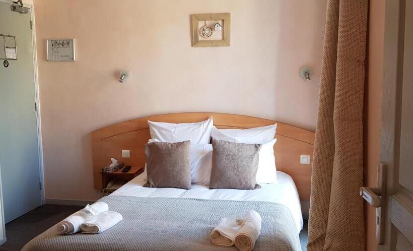 Семейный Номер, Hôtel Terminus