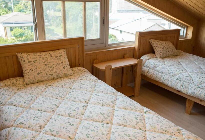 Дом 3 Спальни, Jeju Haebaragi Pension