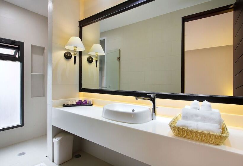 디럭스 룸, Rimnaam Klangchan Hotel   Sha Plus