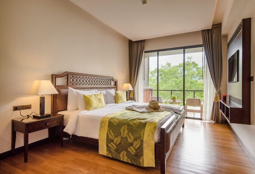 Номер Deluxe, Rimnaam Klangchan Hotel   Sha Plus