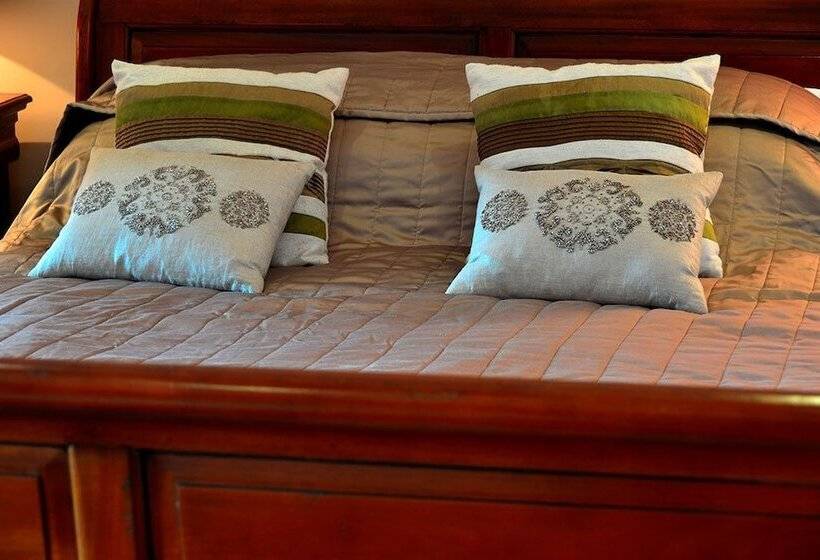 Номер Deluxe, Busfeild Arms
