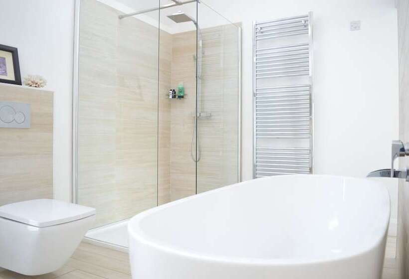 اتاق لوکس با چشم‌انداز دریا, Pier39portrush Adult Only
