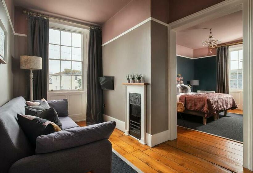 Люкс Вид на Море, Dorset House