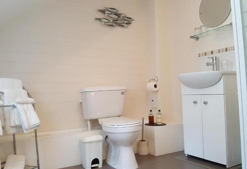 Номер Стандарт, Schooner Point Guest House