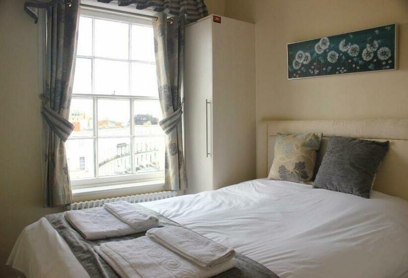 Family Suite, 81 The Prom