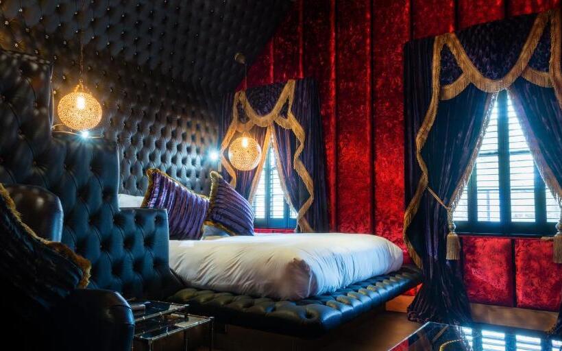 Номер Deluxe, Crazy Bear Beaconsfield