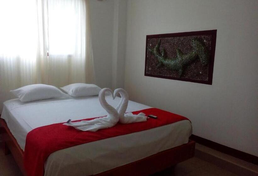 سوئیت 2 خوابه, Hostal El Pinzón