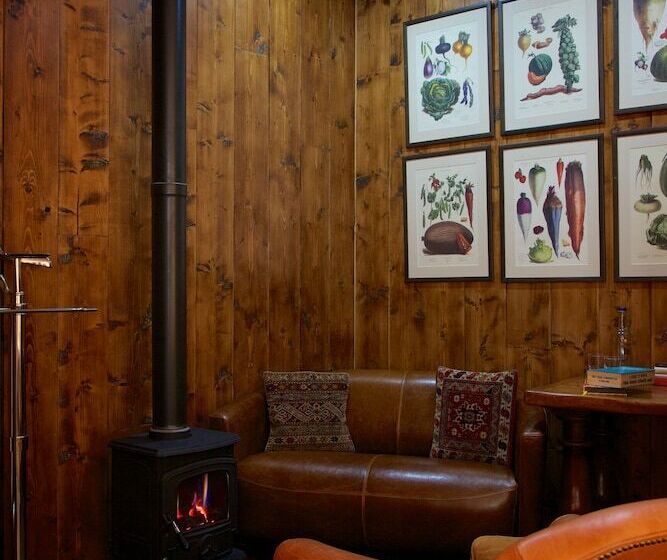 Номер Deluxe, Eckington Manor