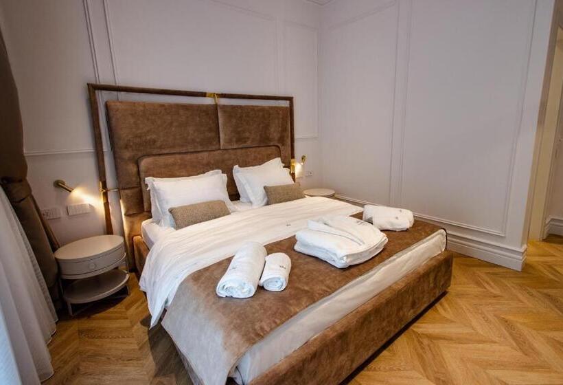 اتاق لوکس, The Crown Boutique Hotel & Spa