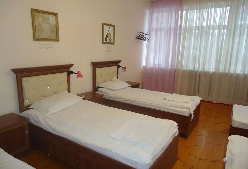 تختخواب در اتاق مشترک, Art Hostel