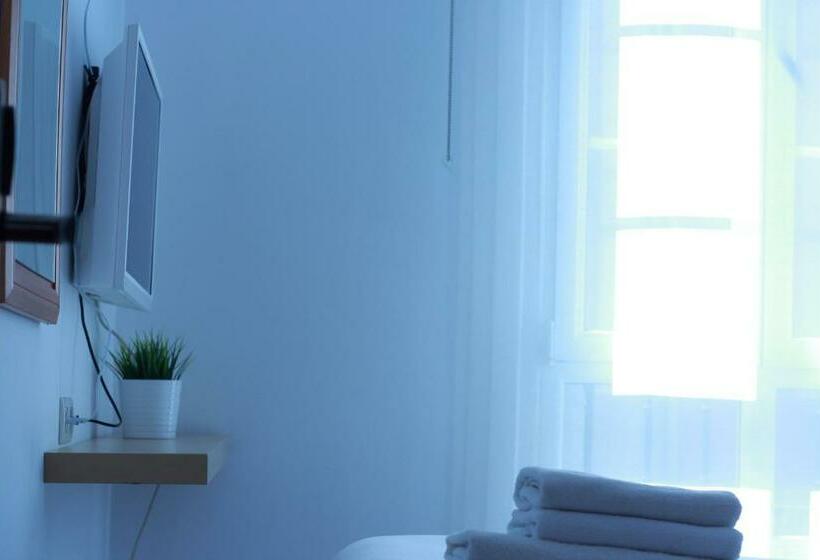 스탠다드 룸 공동 욕실, Zubia Urban Rooms