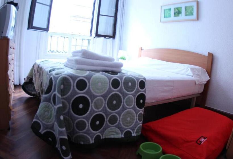 스탠다드 룸 공동 욕실, Zubia Urban Rooms