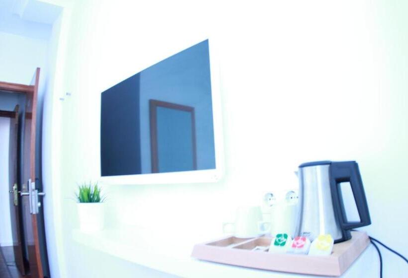 스탠다드 트리픔 룸 공동욕실, Zubia Urban Rooms