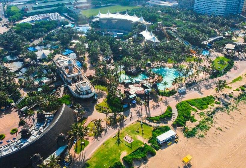 Апартаменты Comfort 3 Спальни, Point Waterfront Apartments