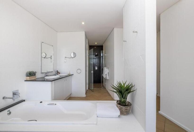 Апартаменты Comfort 3 Спальни, Point Waterfront Apartments