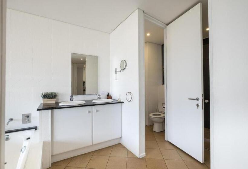 Апартаменты Comfort 3 Спальни, Point Waterfront Apartments