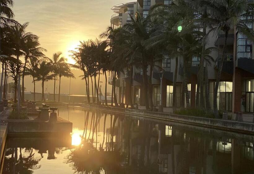 Апартаменты Deluxe 2 Спальни, Point Waterfront Apartments