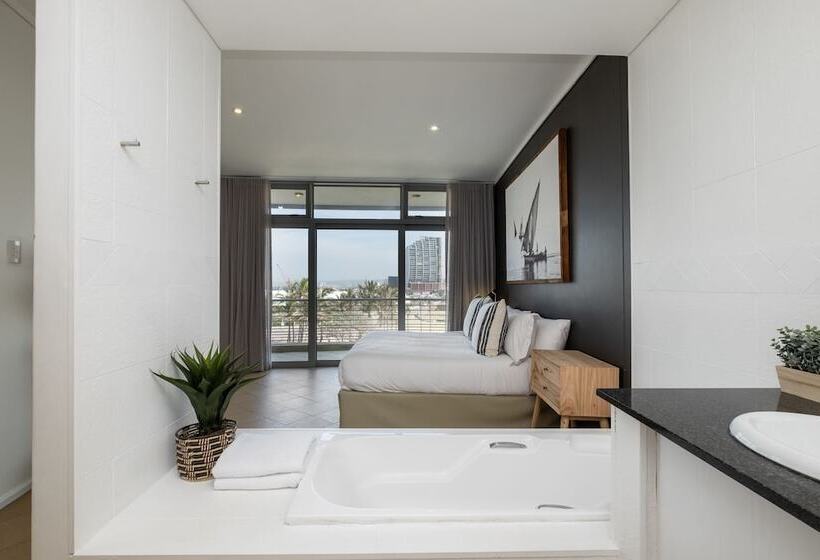 Апартаменты Comfort 3 Спальни, Point Waterfront Apartments