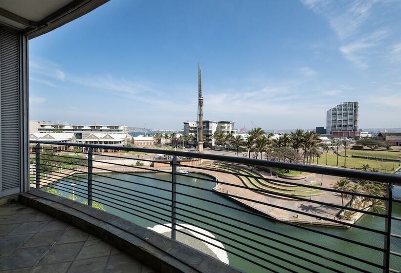 Апартаменты Comfort 3 Спальни, Point Waterfront Apartments