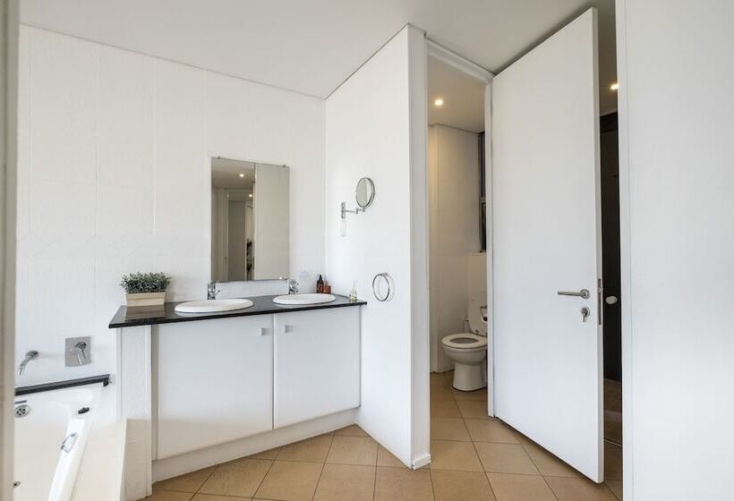 Апартаменты Comfort 3 Спальни, Point Waterfront Apartments