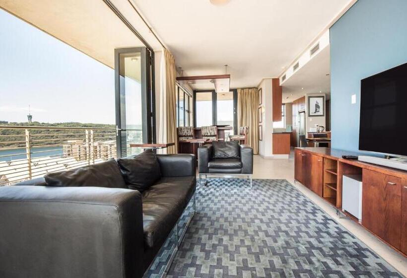Superior 3-bedroom flat with sea view, Point Waterfront Apartments