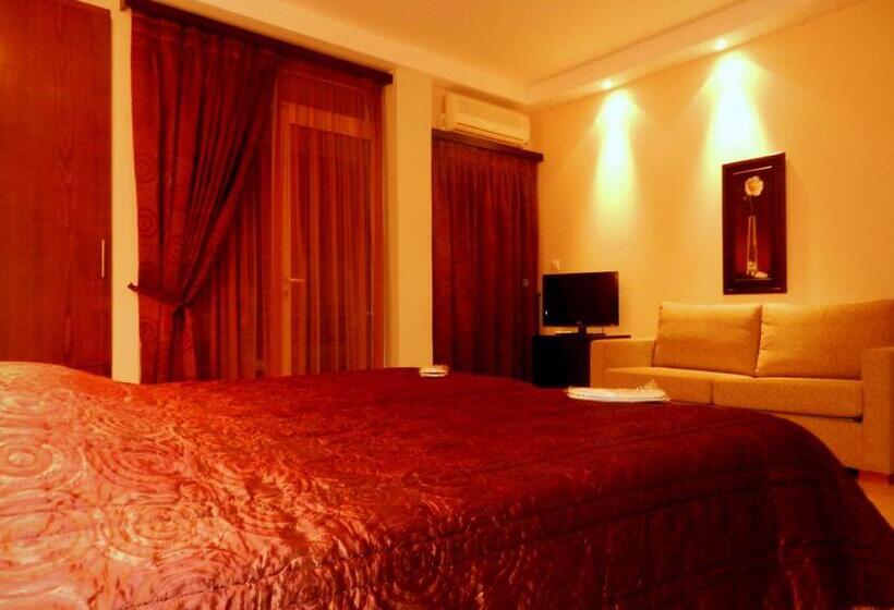 Трехместный Номер Deluxe, Plaza