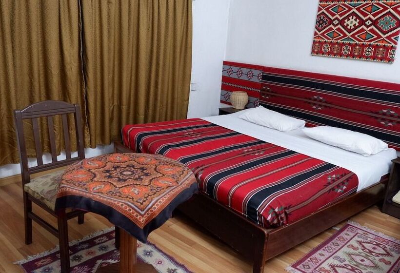 اتاق خانوادگی, Pasha Boutique
