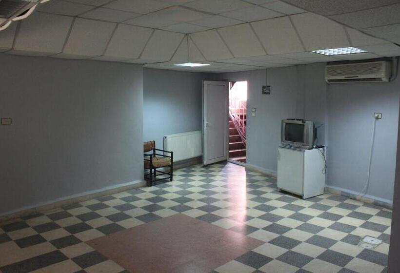 Economy Triple Room, Cairwan