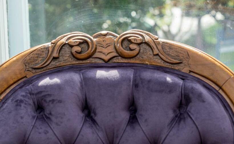 חדר דחוקס עם מיטת קינג, The Secret Garden B&b Inn