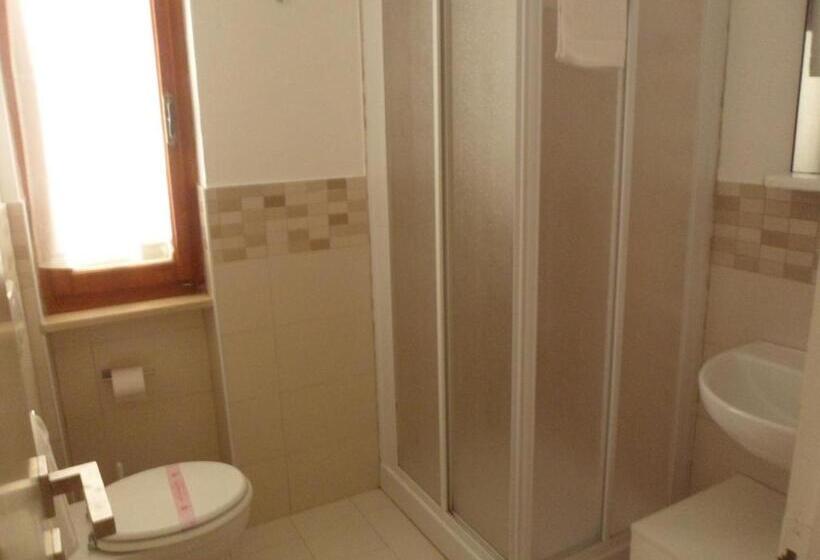 اتاق لوکس با بالکن, Villa Rosa