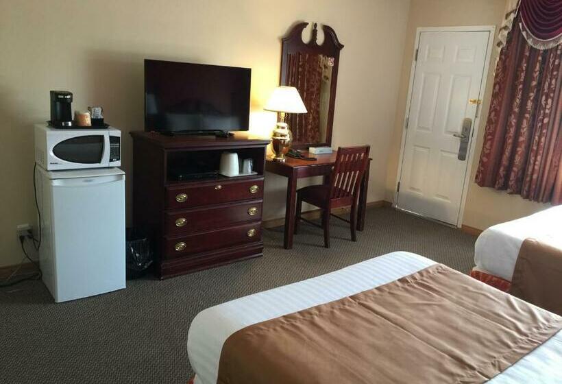 带2个双人床的标准工作室, Masterson's Motel