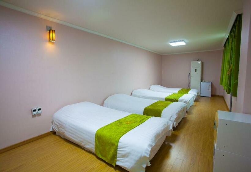 4인용 스탠다드 룸, Jeju R Hotel & Guesthouse