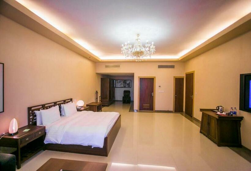 اتاق لوکس, Lagos Oriental