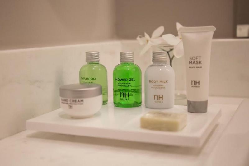 غرفة قياسية ثلاثية, NH Curitiba The Five