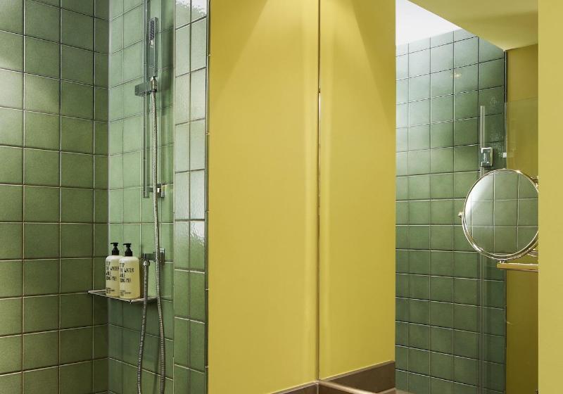 غرفة عائلية, NH Curitiba The Five