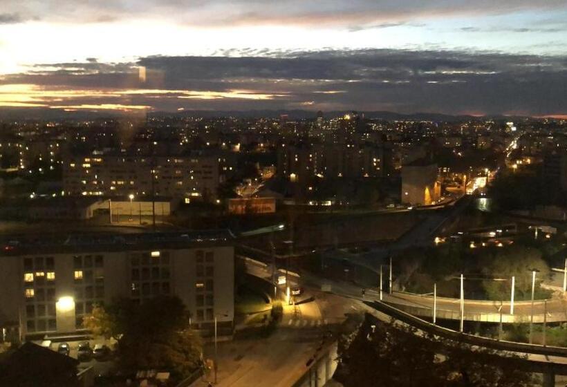 חדר אקונומי, Chambre Privée En Colocation Villeurbanne Métro Bonnevay