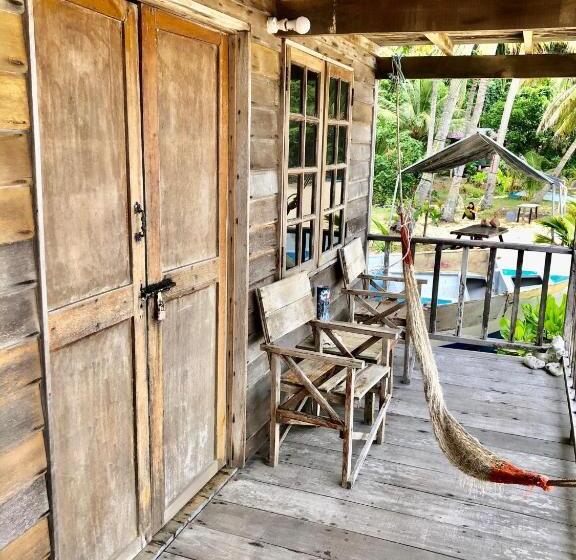 Номер Стандарт с Балконом, Beachfront Hut Downstairs Astra   Beach Shack Chalet