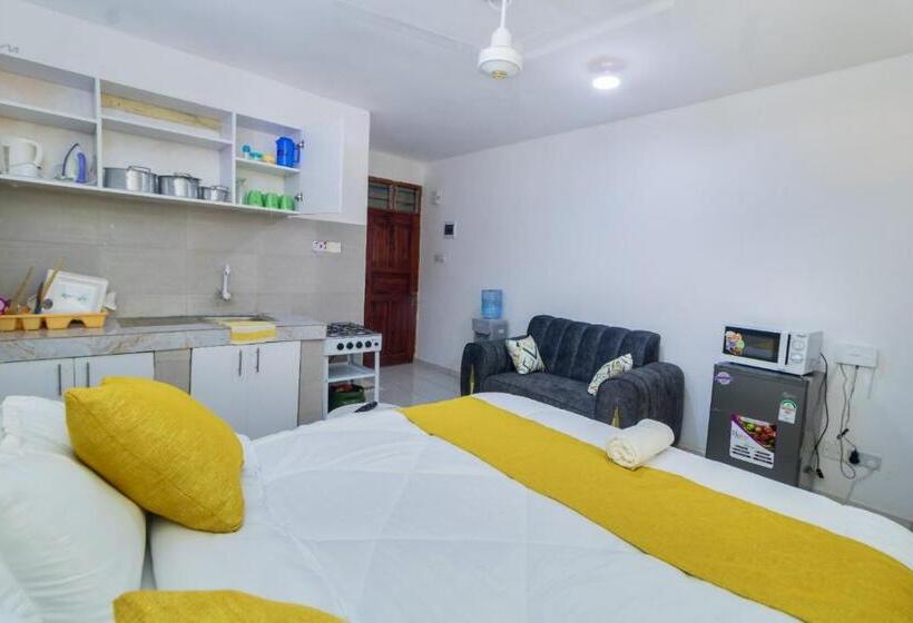 استودیو خانوادگی, Studio Airbnb Apartment, In Bamburi Mwembeni, Mombasa
